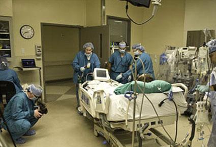 أول عملية قلب مفتوح مباشرة عبر موقع التويتر